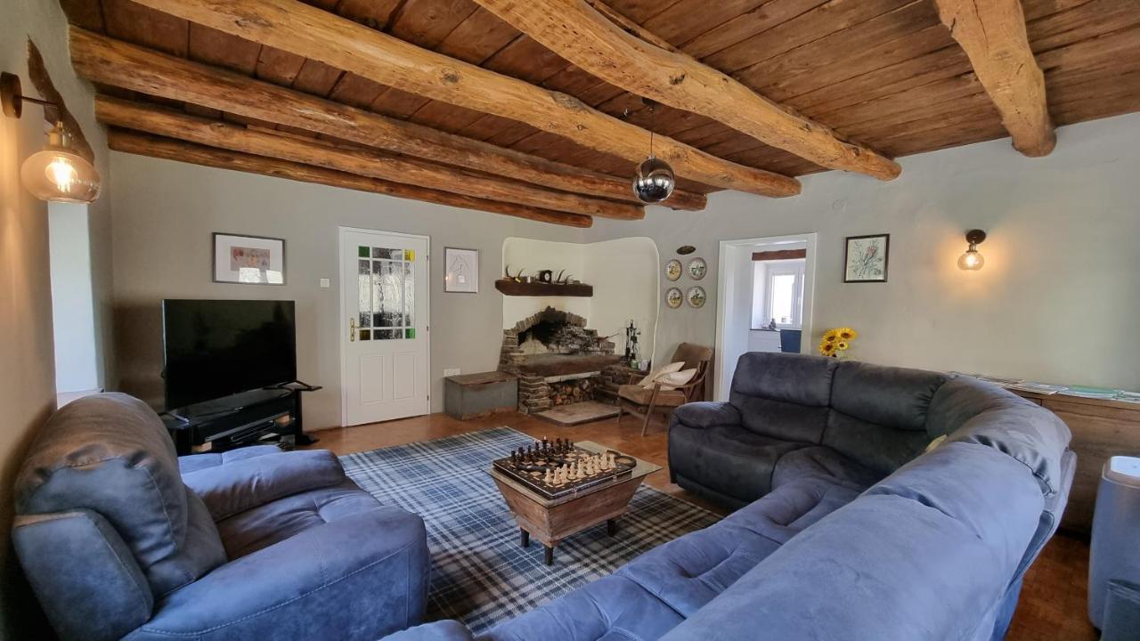 Hisa Brdo Guesthouse تولمين المظهر الخارجي الصورة