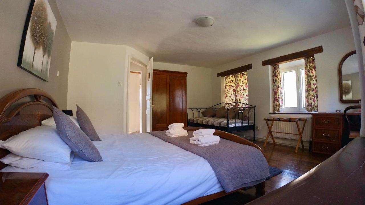 Hisa Brdo Guesthouse تولمين المظهر الخارجي الصورة